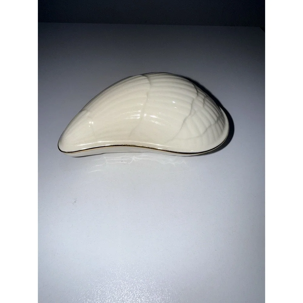 Lenox Vintage Mussel Shell Box With Lid With Gold Rim / Fine China Trinket Box